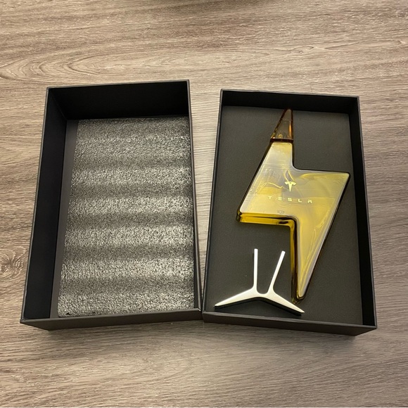 Brand New RARE Tesla Decanter With Stand - Picture 3 of 7